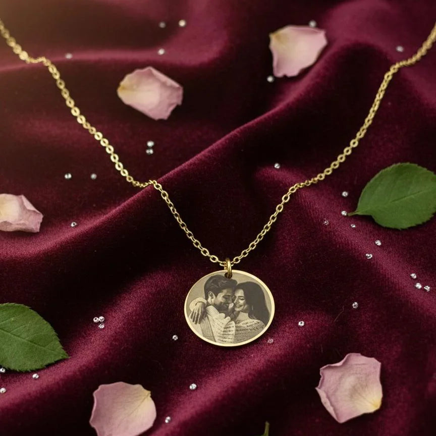 Kişiye Özel Fotoğraflı Altın Kolye – Anılarınızı Üzerinizde Taşıyın