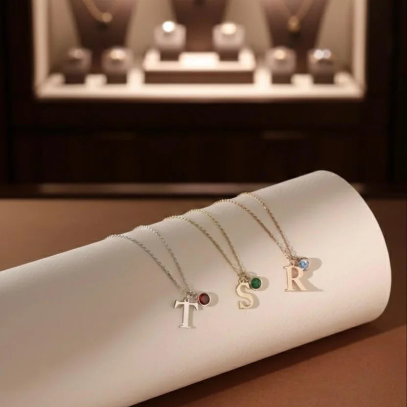 Kişiye Özel Baş Harf & Yuvarlak Taşlı Kolye