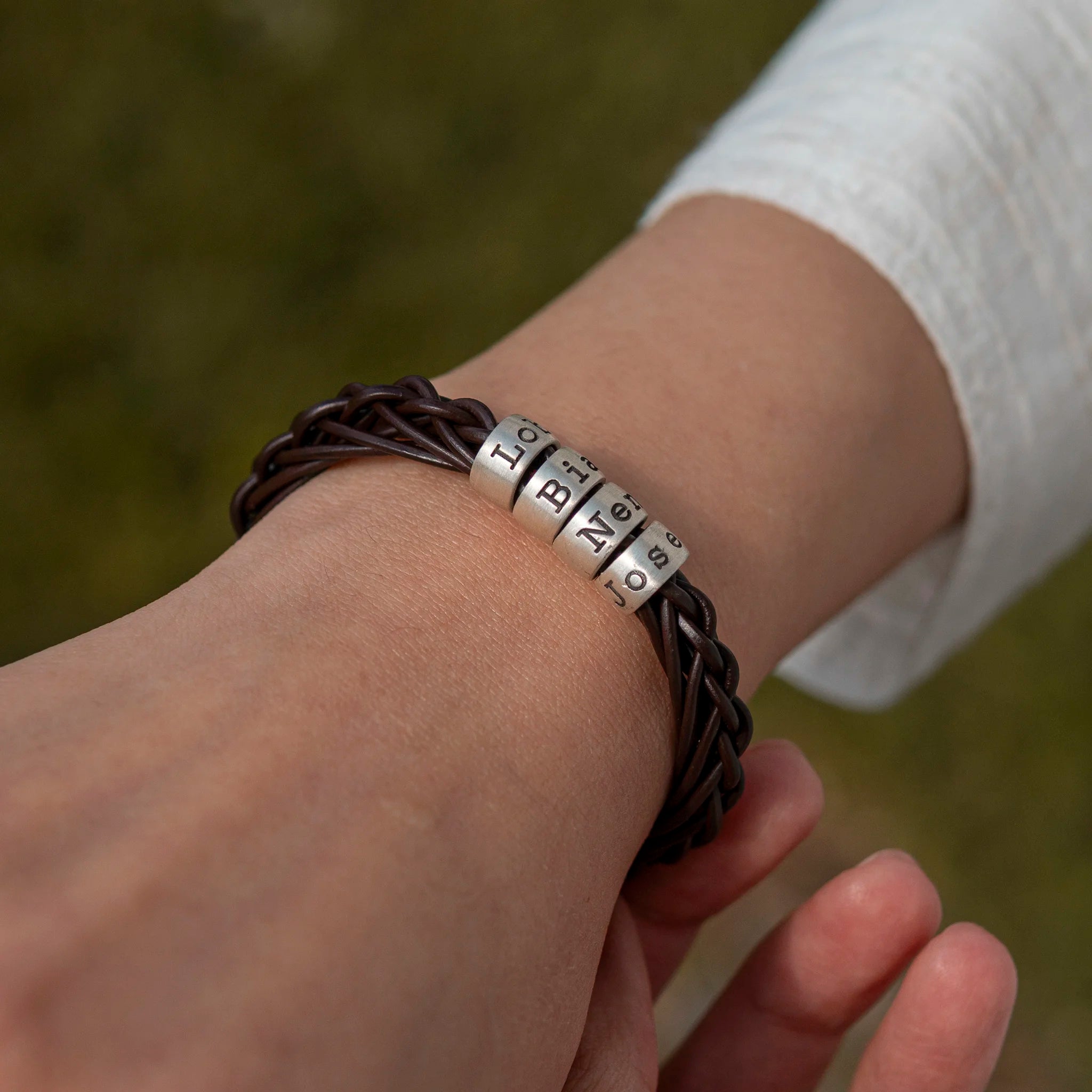 Gümüş Halka Detaylı Siyah Örme Bileklik