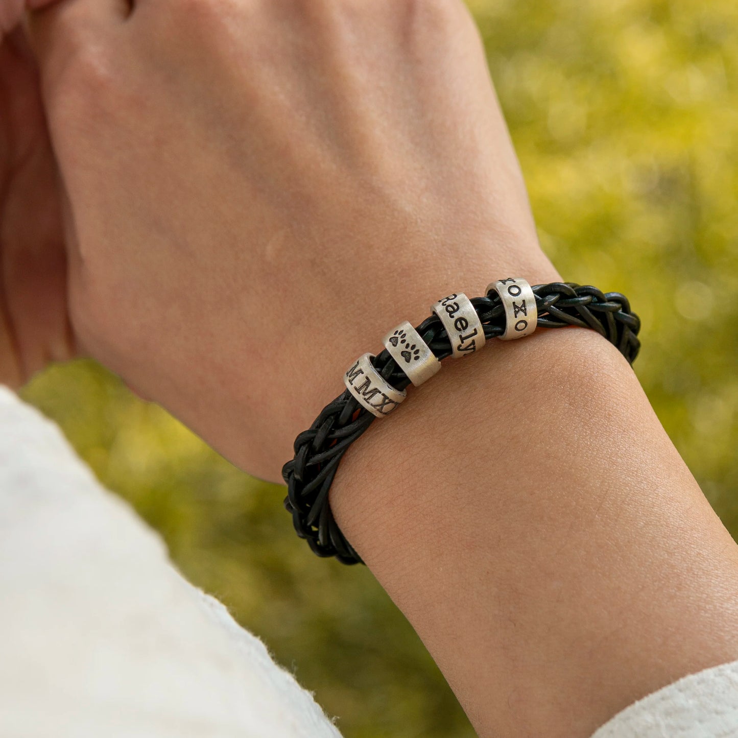 Gümüş Halka Detaylı Siyah Örme Bileklik