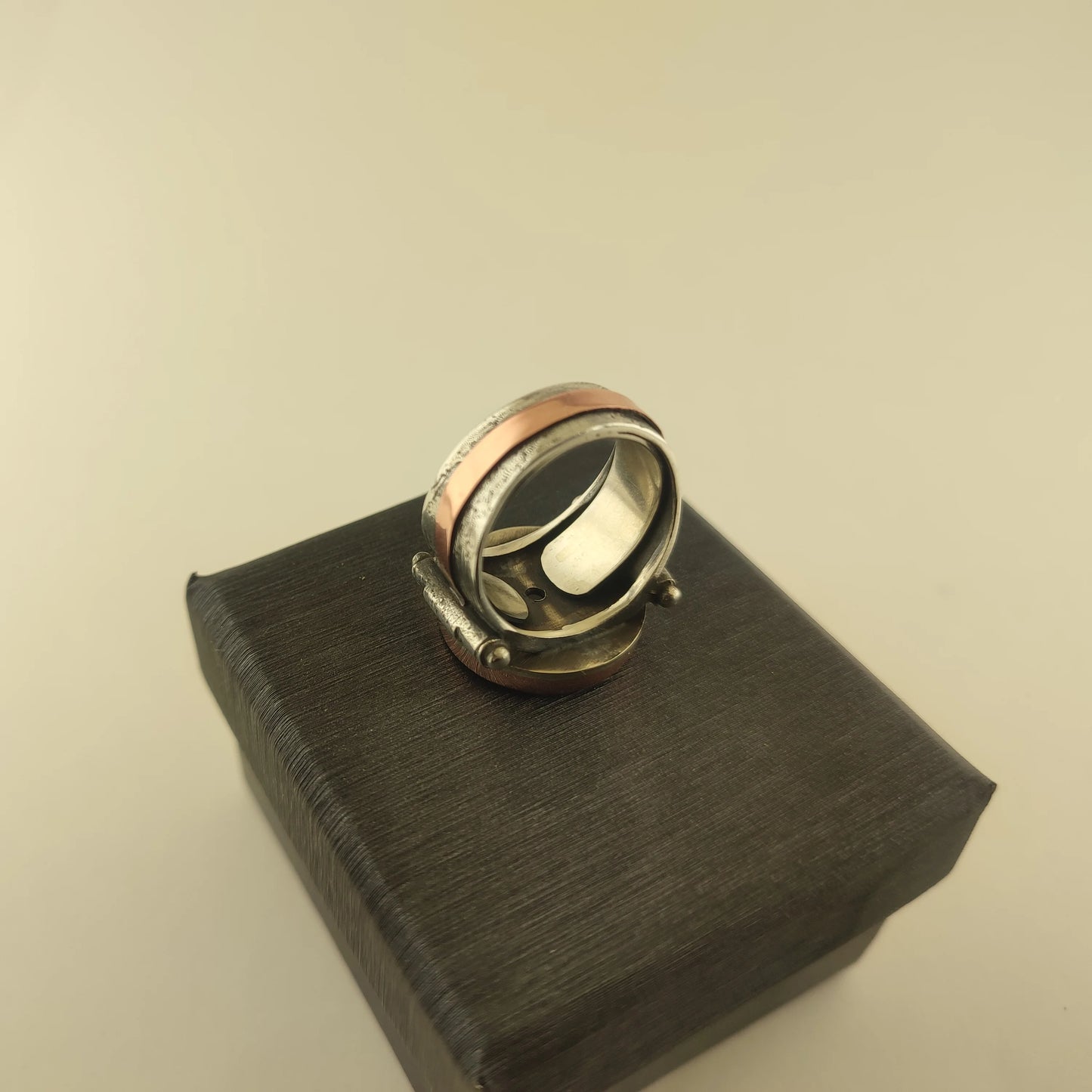 Edep Yahu Bakır ve Onyx Yüzük