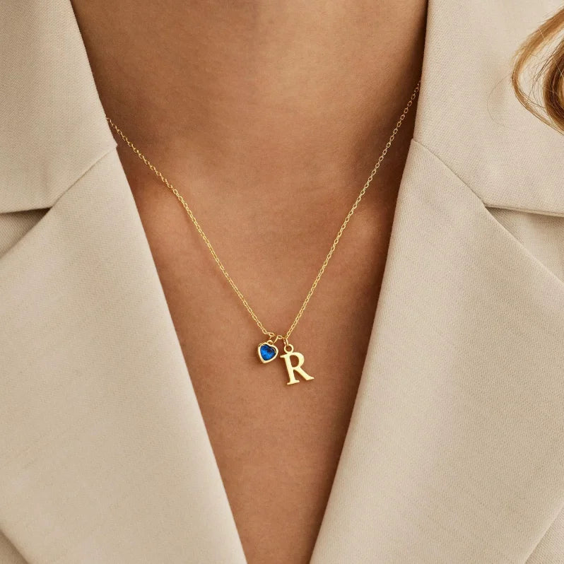 Kalpli İsim Baş Harfli Kolye – Sevginizi Zarafetle İfade Edin