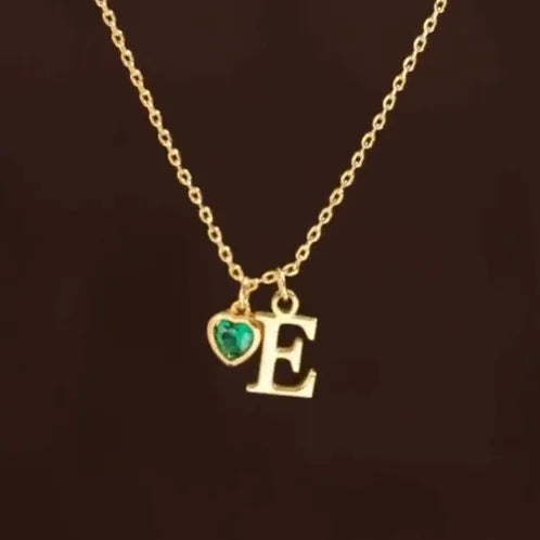 Kalpli İsim Baş Harfli Kolye – Sevginizi Zarafetle İfade Edin