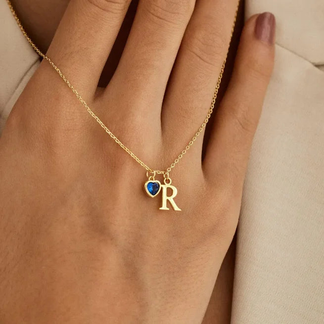 Kalpli İsim Baş Harfli Kolye – Sevginizi Zarafetle İfade Edin