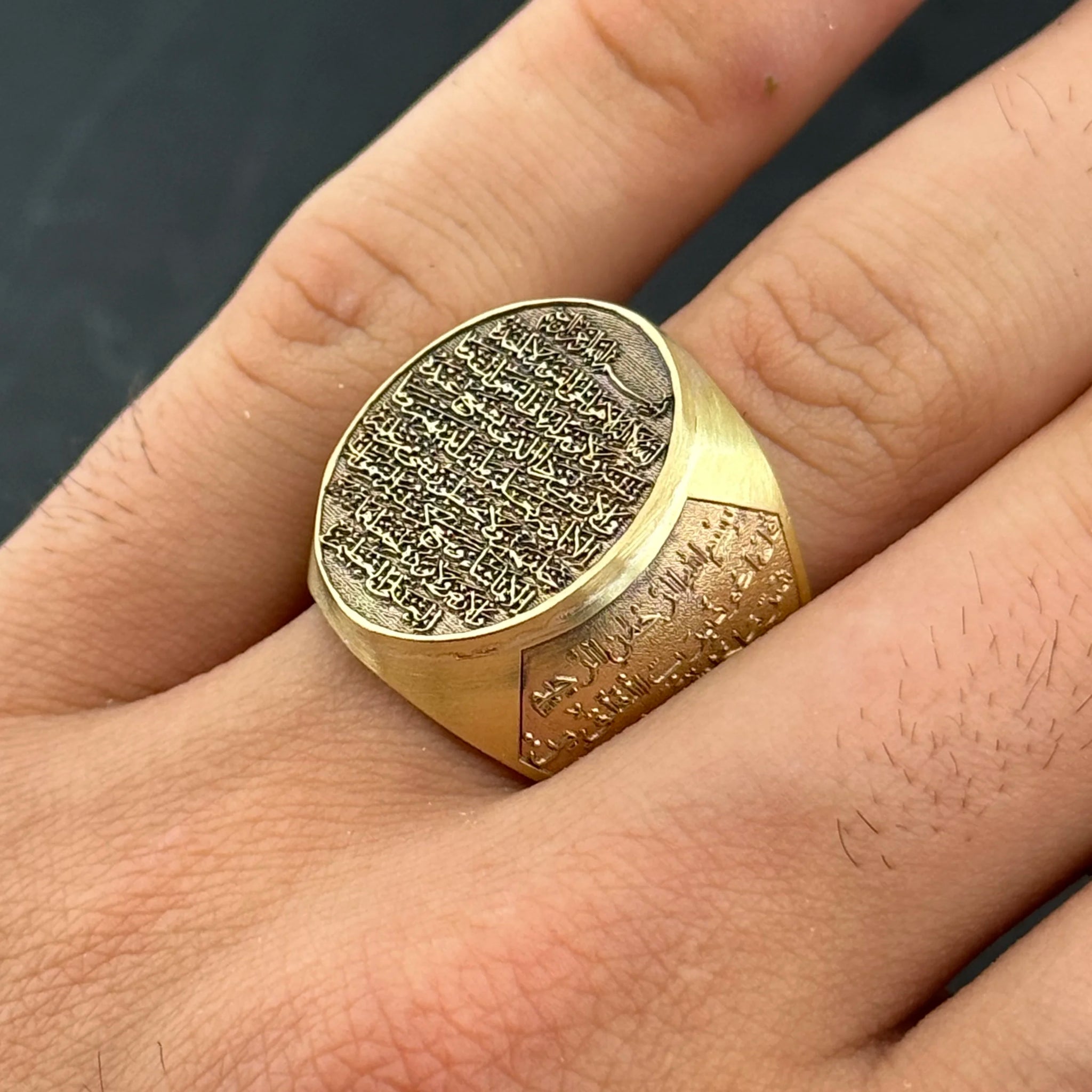 Metal ayetelkürsi yüzük