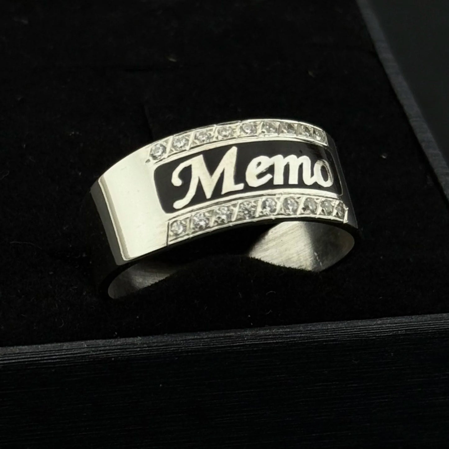 İsimli mineli yüzük web