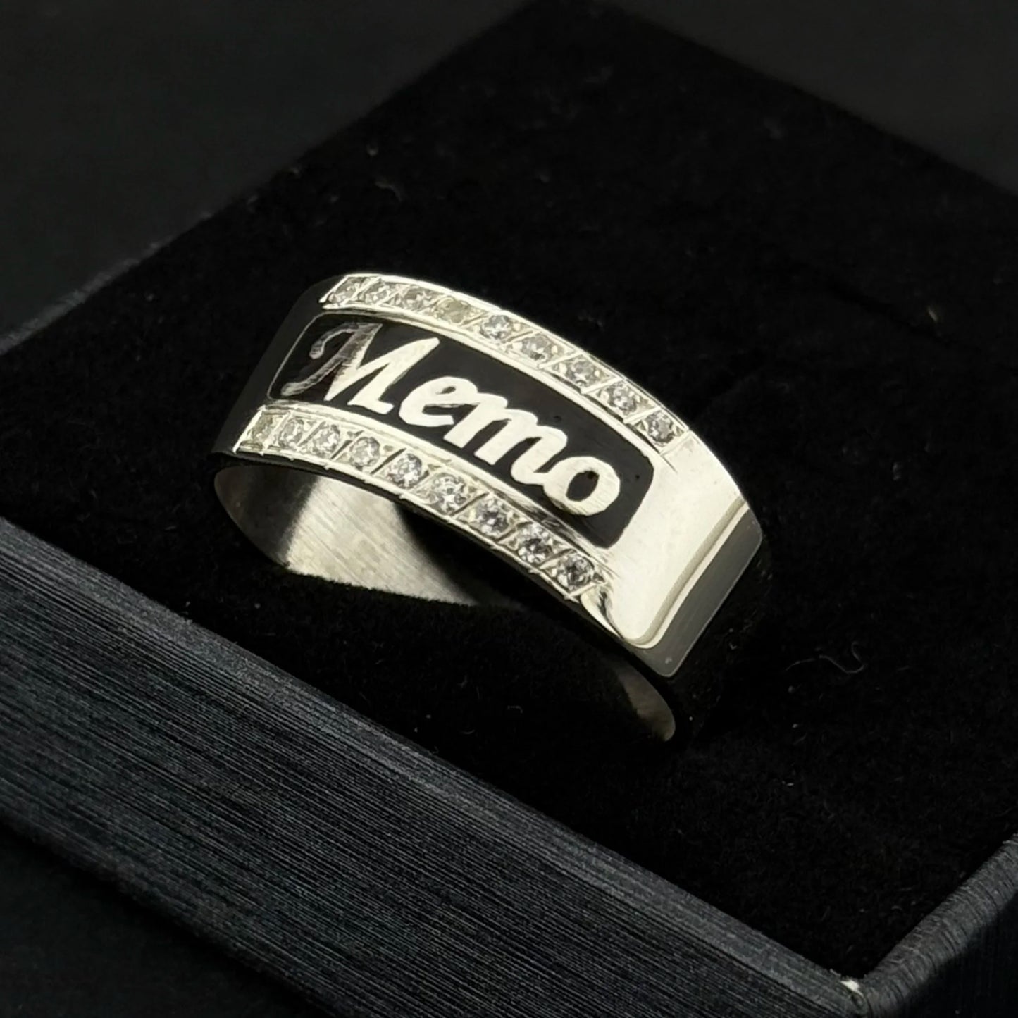 İsimli mineli yüzük web