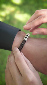 Gümüş Halka Detaylı Siyah Örme Bileklik